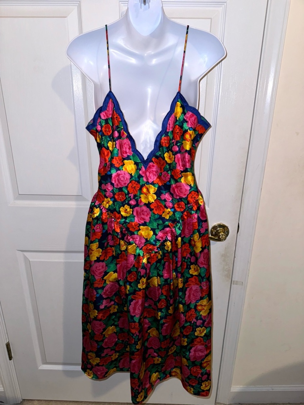 Vintage 90s Victoria Secret floral midi slip dress - Picture 4 of 6